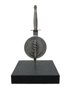 18 (UKSF) Signal Regiment Pewter Coin on Dagger Presentation (Slate Base)