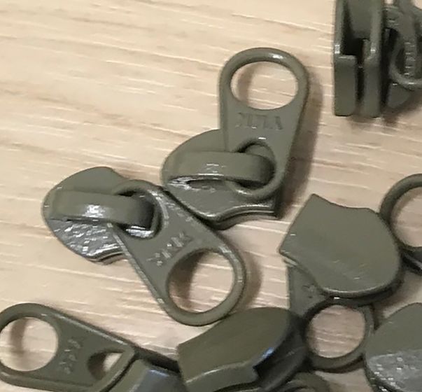 No 5 Chain Tan499 YKK Reverse Slider