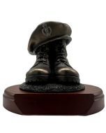 Royal-Armoured-Corps-boot-and-beret-statue