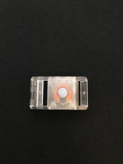 Fidlock_SNAP_Buckle_20_Clear_F6021_(CLR)_Black_Background_Closed