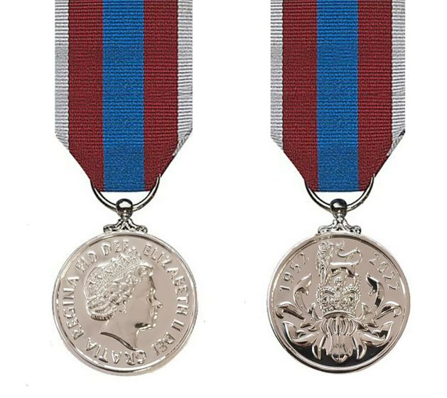 queens-platinum-jubilee-miniature-medal